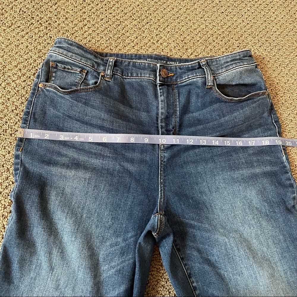 Chico's the Platinum High Rise Ankle Medium Wash Denim Blue Jeans Size 2 - Picture 6 of 11
